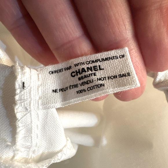 CHANEL white drawstring pouch cosmetic dust bag - and Two Skin Care Samples NEW - Picture 7 of 9